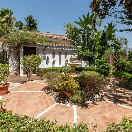 2 Bedroom With Private Pool Near Puerto Banus Villa